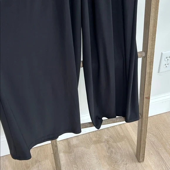Tahari Black V-Neck Wide Leg Cropped Sleeveless Jumpsuit Size Small stretchy - Picture 6 of 9